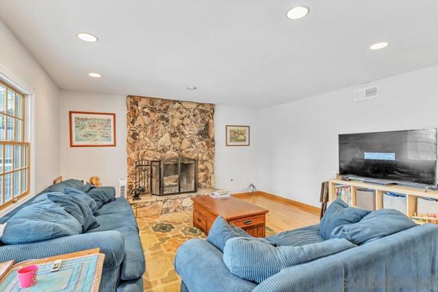 10315 Moselle St., San Diego CA: https://media.crmls.org/mediaz/dfb95565-1606-406d-b959-b0a2bd16ccc9.jpg