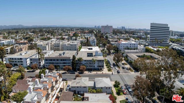231 California Avenue, Santa Monica CA: https://media.crmls.org/mediaz/dfb9689b-2c7a-4b75-ade4-7b9e2a57346c.jpg