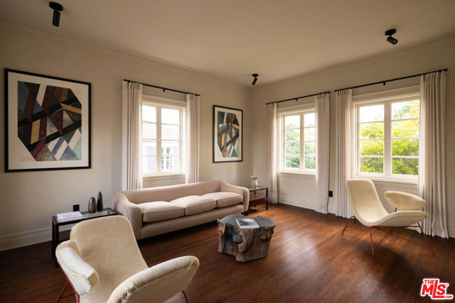 324 S Rimpau Boulevard, Los Angeles CA: https://media.crmls.org/mediaz/dfb972bc-96d3-4877-807d-5ad71866c23f.jpg