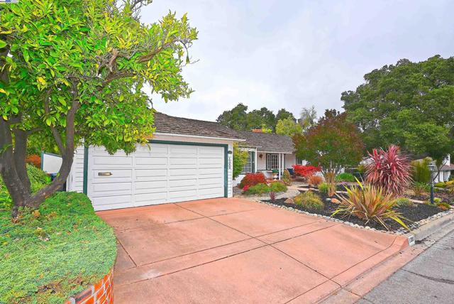 1380 E Juana Ave, San Leandro CA: https://media.crmls.org/mediaz/dfb9971b-e829-45f2-ae09-5852e2b288bb.jpg