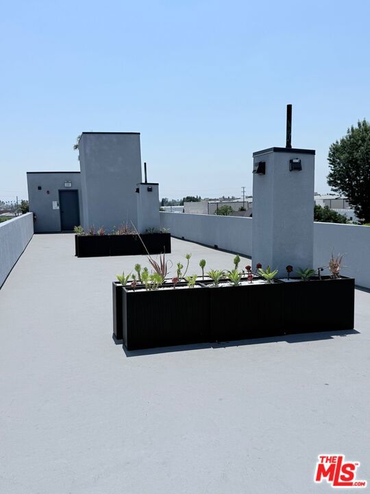 1039 E 28th Street #306