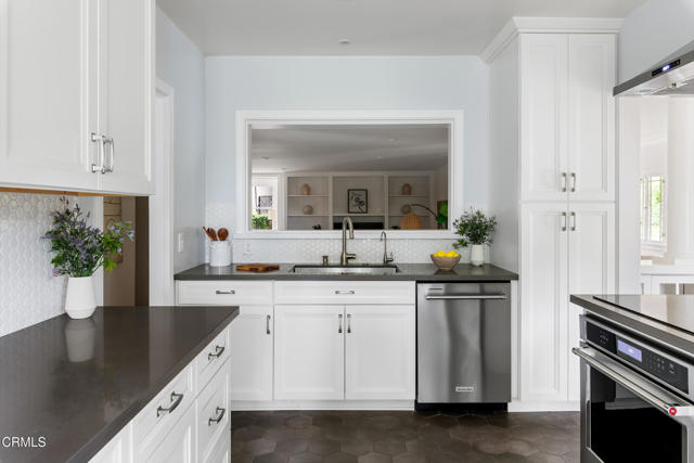 413 Sycamore Place, Sierra Madre CA: https://media.crmls.org/mediaz/dfb9ccc2-3c21-4d68-91bb-9acec000a68c.jpg