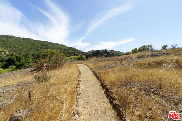421 Westlake Boulevard, Malibu CA: https://media.crmls.org/mediaz/dfb9fcd8-4571-43fb-bfa9-b564daaec5ed.jpg