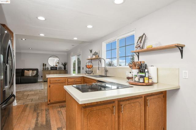 4828 Sellers Ave, Brentwood CA: https://media.crmls.org/mediaz/dfbb551f-a5ef-4219-87a1-1226fcd61b3b.jpg