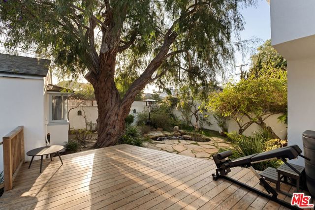 2913 Dell Avenue, Venice CA: https://media.crmls.org/mediaz/dfbbb1d0-cc93-48dc-a6e2-24ac3948af9b.jpg