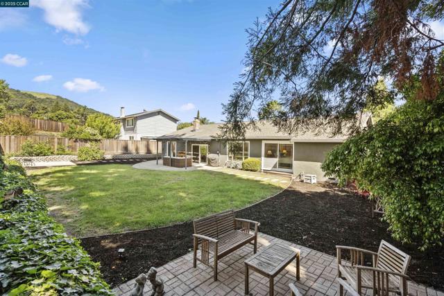 109 Baldwin Dr, Danville CA: https://media.crmls.org/mediaz/dfbbd39e-c168-4780-ba0b-b16e28552a04.jpg
