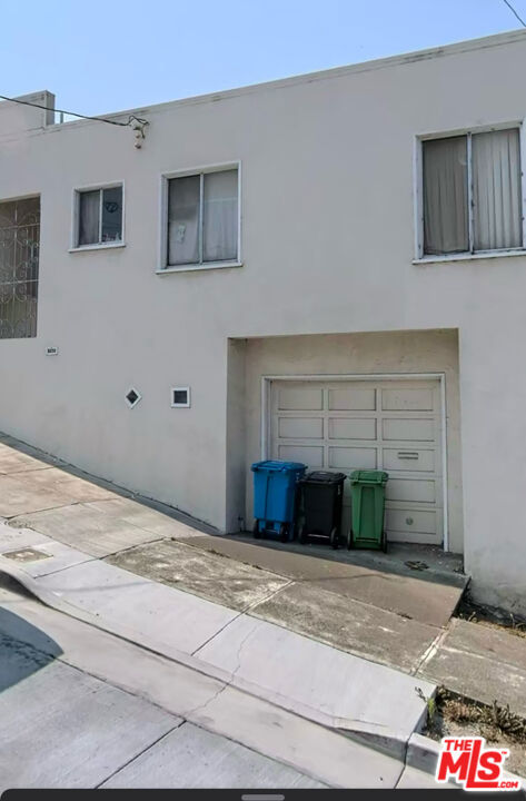 150 France Avenue, San Francisco CA: https://media.crmls.org/mediaz/dfbbe82f-fb75-4b50-88ca-a8146d500726.jpg