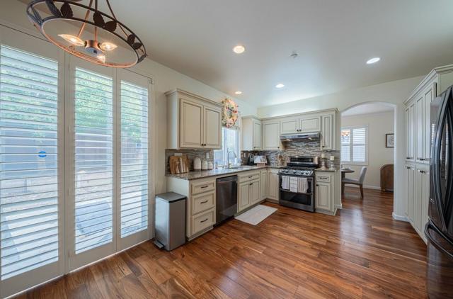 1818 Lancashire Drive, Salinas CA: https://media.crmls.org/mediaz/dfbbf812-0a01-4d22-bf11-de046bbf3744.jpg