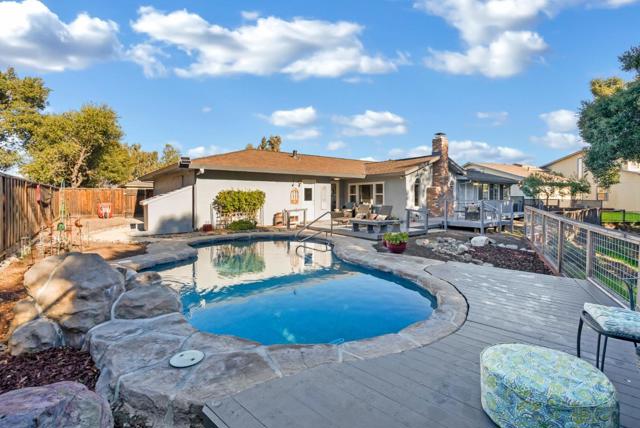 120 Marks Drive, Hollister CA: https://media.crmls.org/mediaz/dfbd1bc4-e7d3-4b63-ad2e-77253a977f45.jpg