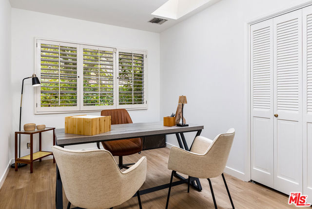 1215 Linda Ridge Lane, Pasadena CA: https://media.crmls.org/mediaz/dfbd5681-f7b0-45cf-ae7c-6a3fb46d84de.jpg