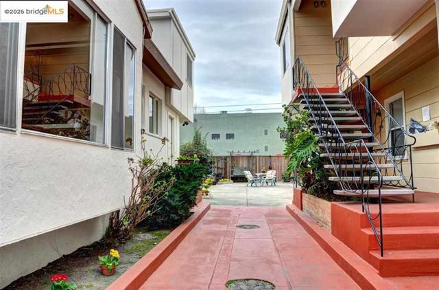 986 Kains Ave, Albany CA: https://media.crmls.org/mediaz/dfbdd04f-47de-4874-87b0-e4f3cf5ae506.jpg