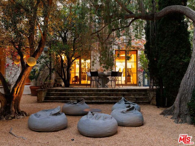 9606 Heather Road, Beverly Hills CA: https://media.crmls.org/mediaz/dfbed3e8-8826-45e5-9d2c-bf23191ede6c.jpg