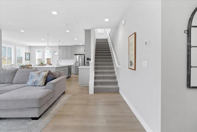 277 Skyview Drive, Marina CA: https://media.crmls.org/mediaz/dfbf0744-f067-450e-b787-bab69f4fc452.jpg