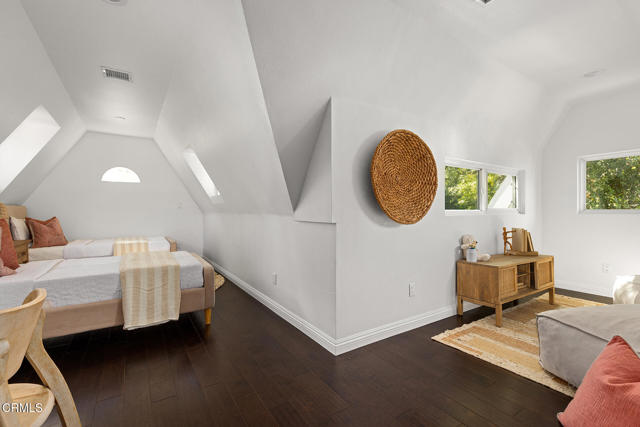 1601 El Rito Avenue, Glendale CA: https://media.crmls.org/mediaz/dfbf0e2c-d5a2-4af4-8c5a-0bcdbd408102.jpg