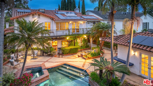 475 S Rodeo Drive, Beverly Hills CA: https://media.crmls.org/mediaz/dfbf3c2b-b146-4ade-9385-054dc9961a7e.jpg