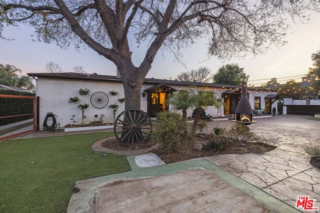 22651 Calvert Street, Woodland Hills CA: https://media.crmls.org/mediaz/dfbf9a69-c931-4c8b-af0b-2c44e33180be.jpg
