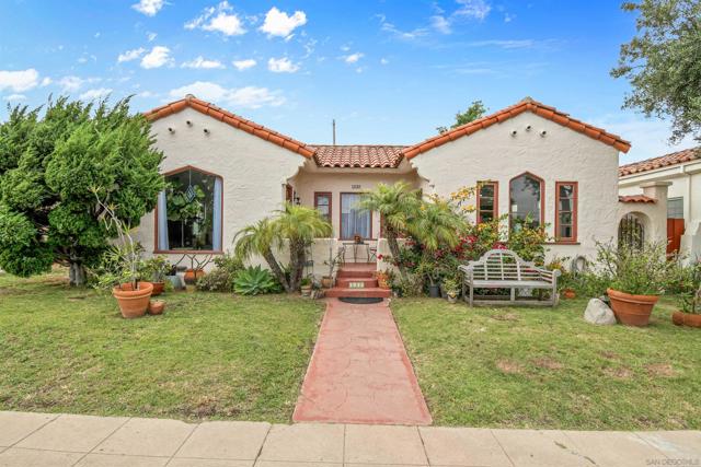 1032 Alberta Pl, San Diego CA: https://media.crmls.org/mediaz/dfbfb211-74ae-4ac5-a90a-c30b16595048.jpg