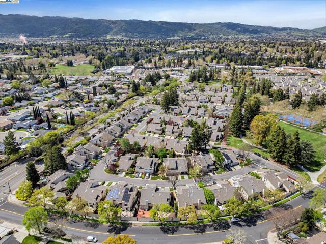 1549 Trimingham Drive, Pleasanton CA: https://media.crmls.org/mediaz/dfc002b5-a806-4d53-8636-2d62c97e4c4f.jpg