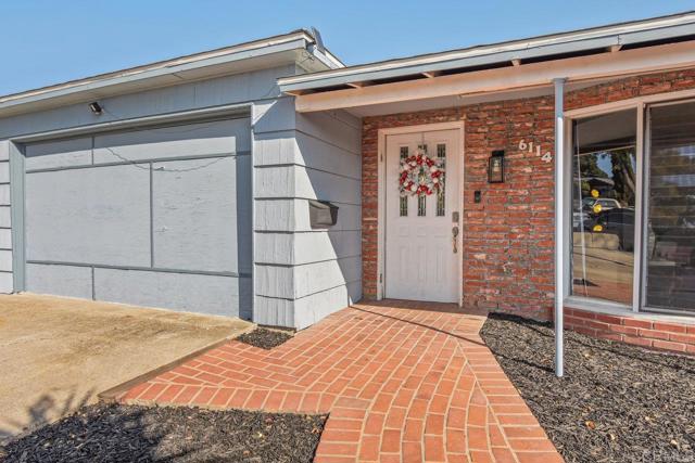 Detail Gallery Image 5 of 39 For 6114 Tarragona Dr, San Diego,  CA 92115 - 4 Beds | 2 Baths