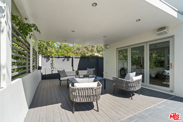 7470 Woodrow Wilson Drive, Los Angeles CA: https://media.crmls.org/mediaz/dfc01a03-f99f-4c29-9185-904e2f93360f.jpg