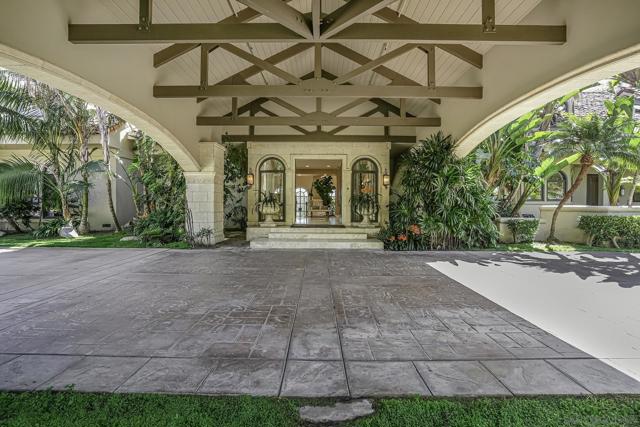 5305 La Crescenta, Rancho Santa Fe CA: https://media.crmls.org/mediaz/dfc03847-cbff-4d52-b591-9d1be49e441f.jpg