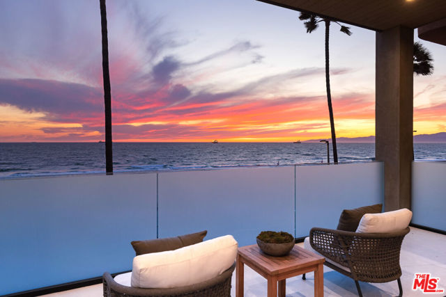 4016 The Strand, Manhattan Beach CA: https://media.crmls.org/mediaz/dfc03ba3-7f67-4a47-82f2-d9fd6dfea246.jpg