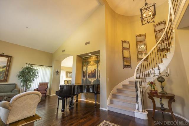 3245 Brookside Ln, Encinitas CA: https://media.crmls.org/mediaz/dfc065b3-3ce9-406f-877b-76ea8d1b5be9.jpg