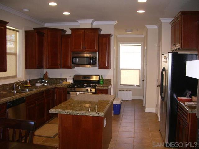 3012 Rosecrans St, San Diego CA: https://media.crmls.org/mediaz/dfc06a55-9d45-43c0-aaa8-e70720a8cc01.jpg