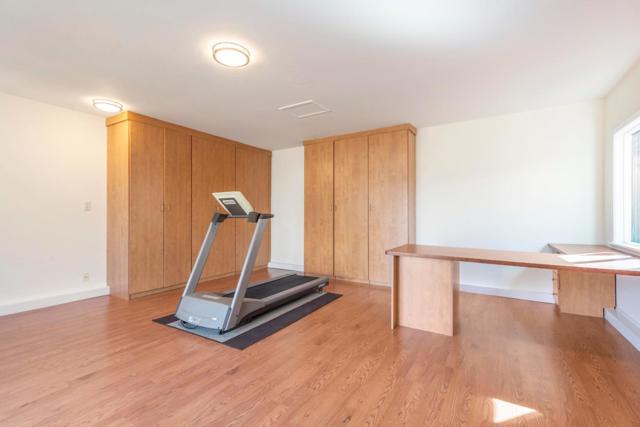 560 6th Avenue, Menlo Park CA: https://media.crmls.org/mediaz/dfc09395-1a3f-4675-93ce-5956e265d475.jpg