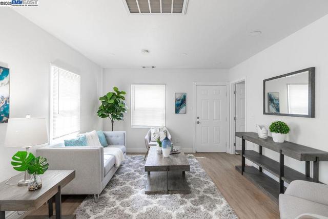 4733 E Washington St, Stockton CA: https://media.crmls.org/mediaz/dfc10833-65a6-4117-aa87-efced50a2da3.jpg