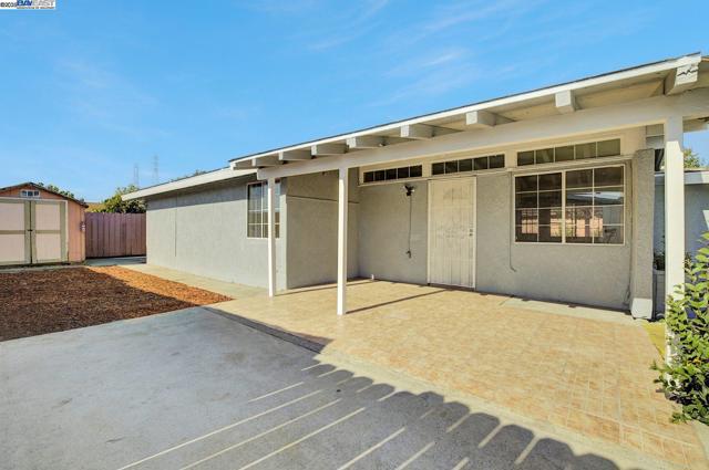 2675 Leeward St, Hayward CA: https://media.crmls.org/mediaz/dfc17fab-cde7-4620-91c9-6ffeb94c6262.jpg