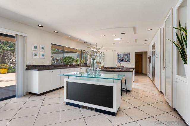 11020 Horizon Hills Dr, El Cajon CA: https://media.crmls.org/mediaz/dfc1969e-7f76-45a5-a824-0327b441ec01.jpg
