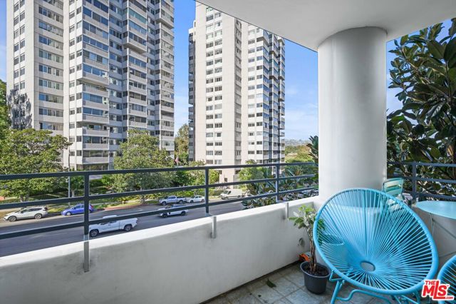 Wilshire facing patio with views of the hills