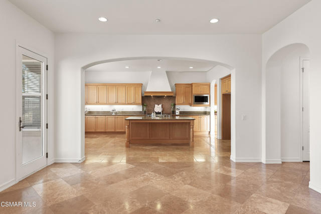 13290 Red Bird Court, Moorpark CA: https://media.crmls.org/mediaz/dfc1d2d9-746f-40ef-8e3b-b13c5d7e09b3.jpg