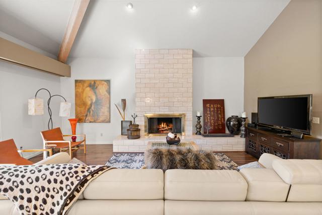 267 Kavenish W Drive, Rancho Mirage CA: https://media.crmls.org/mediaz/dfc1f641-6ae3-445e-96d6-3e4bbb5fcaa2.jpg