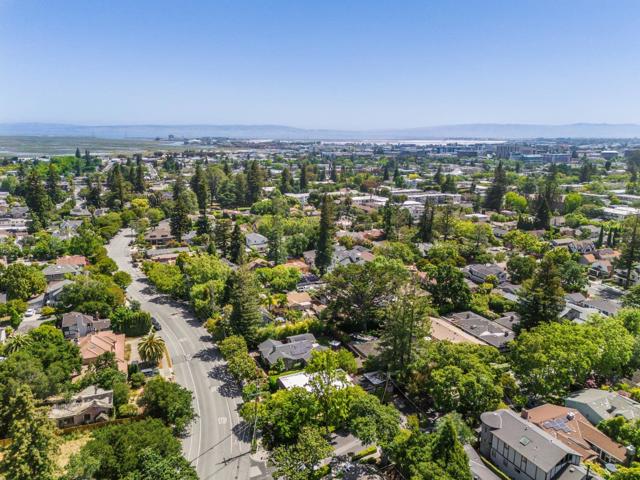 435 Edgewood Road, Redwood City CA: https://media.crmls.org/mediaz/dfc1fee7-5e5e-4f48-b284-b25312e34aea.jpg