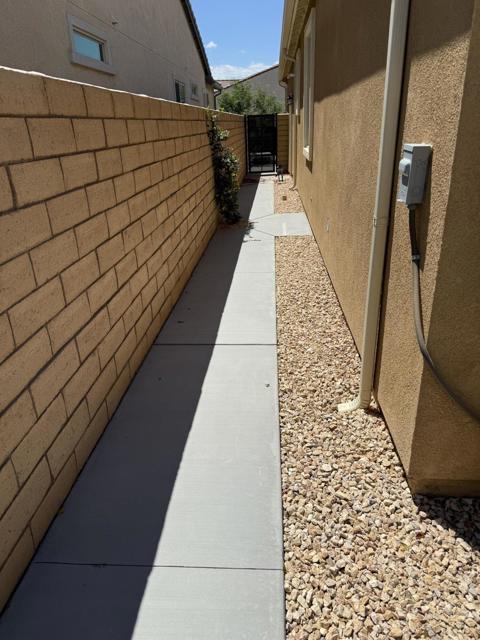 39912 Felicita Parkway, Palm Desert CA: https://media.crmls.org/mediaz/dfc2472b-f5f7-47d8-8fa0-95948ad2505f.jpg