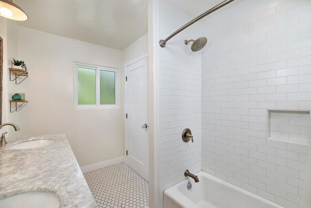 2615 Ginger Way, Escondido CA: https://media.crmls.org/mediaz/dfc24a58-e130-4bc2-b7ff-83f25b8b738f.jpg