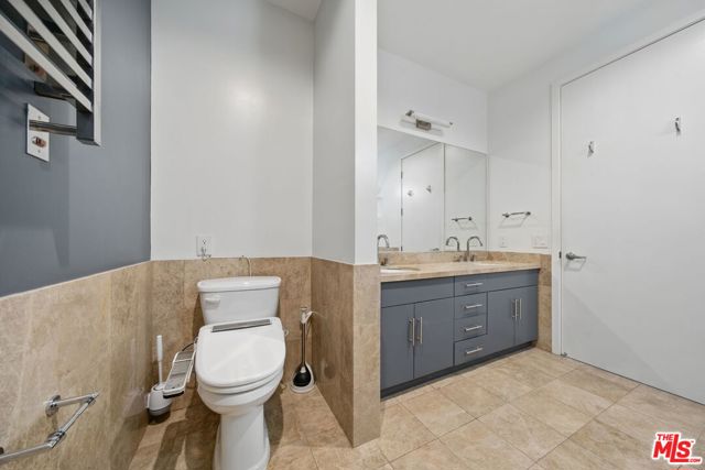 3223 W 6th Street, Los Angeles CA: https://media.crmls.org/mediaz/dfc24d17-50a6-48c5-bb19-d3a596cf8bf3.jpg