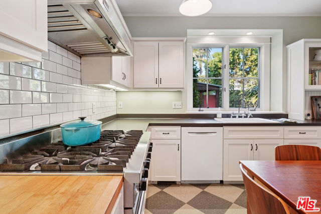 813 Crestmoore Place, Venice CA: https://media.crmls.org/mediaz/dfc2eea8-6271-4153-906f-df7b0e4e02bc.jpg