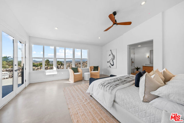 32070 Via Vera, Bonsall CA: https://media.crmls.org/mediaz/dfc39205-3622-42af-99fb-487a046c995d.jpg