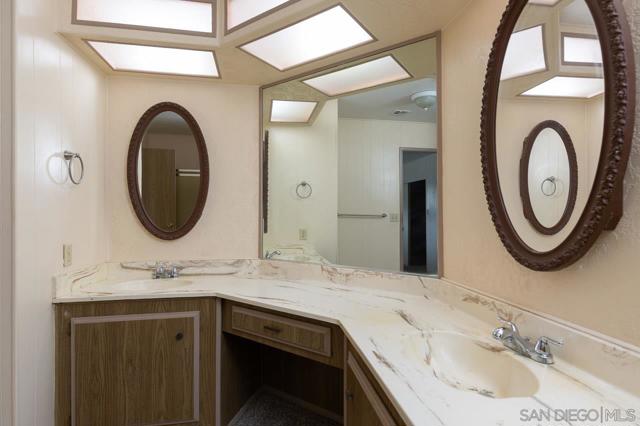 1219 E Barham Dr Spc 106, San Marcos CA: https://media.crmls.org/mediaz/dfc39f6a-f4ea-44ee-8ca0-3b461502e907.jpg