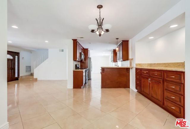 687 Mount Carmel Drive, Claremont CA: https://media.crmls.org/mediaz/dfc3edce-31df-48ec-a595-57a8008221d0.jpg