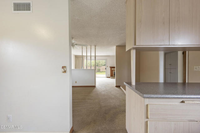 2152 Rockdale Avenue, Simi Valley CA: https://media.crmls.org/mediaz/dfc41e2f-1ee7-41e2-8329-e7ddc518f660.jpg