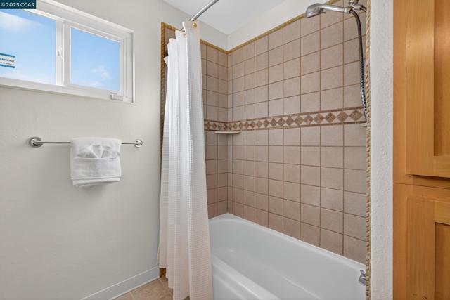 3904 Meadowbrook Cir, Pittsburg CA: https://media.crmls.org/mediaz/dfc4bac5-23e9-4ad5-bce5-99fe8f8e7faf.jpg