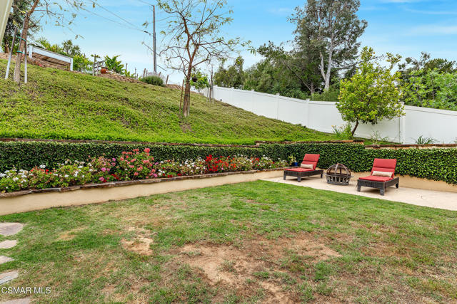 566 Rancho Road, Thousand Oaks CA: https://media.crmls.org/mediaz/dfc5556b-94d3-48fb-b063-71886b2c33bd.jpg