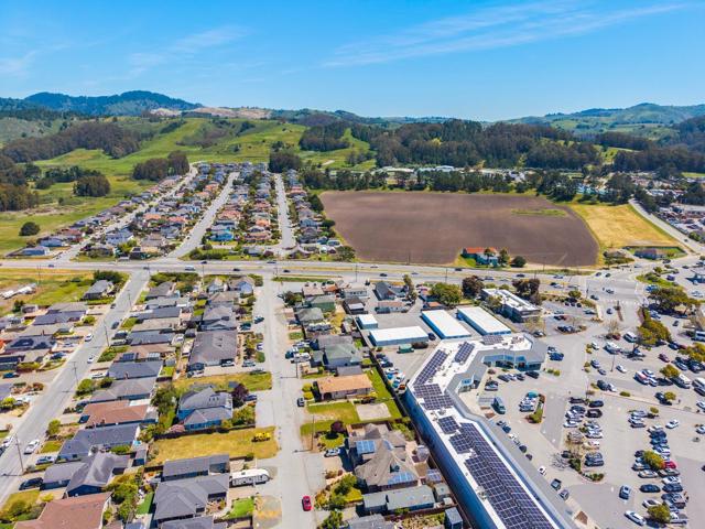 411 Belleville, Half Moon Bay CA: https://media.crmls.org/mediaz/dfc5c481-db27-4830-9d23-1911c0259133.jpg