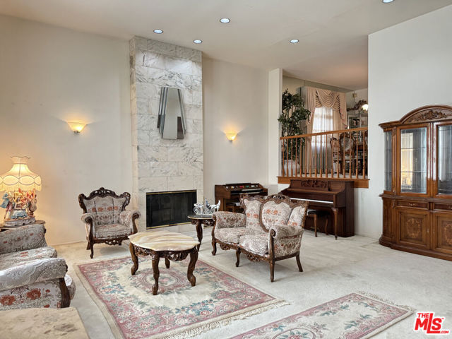 1137 Eagle Vista Drive, Los Angeles CA: https://media.crmls.org/mediaz/dfc5e407-61d3-4412-b32f-61b228ba8b7a.jpg