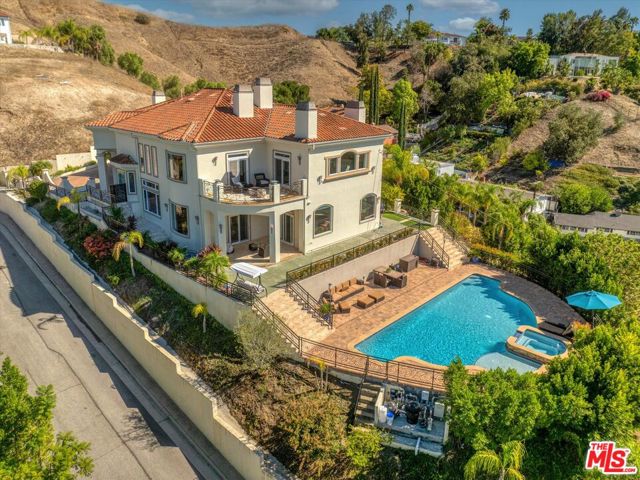 22470 Sueno Road, Woodland Hills CA: https://media.crmls.org/mediaz/dfc5f0cf-2fae-436e-a916-5066e592fae0.jpg