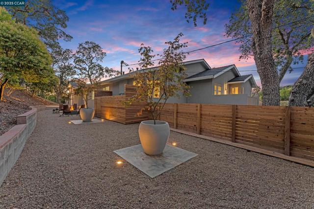 127 Caminar Way, Walnut Creek CA: https://media.crmls.org/mediaz/dfc5fc6d-c634-46ec-804b-037b5de31660.jpg